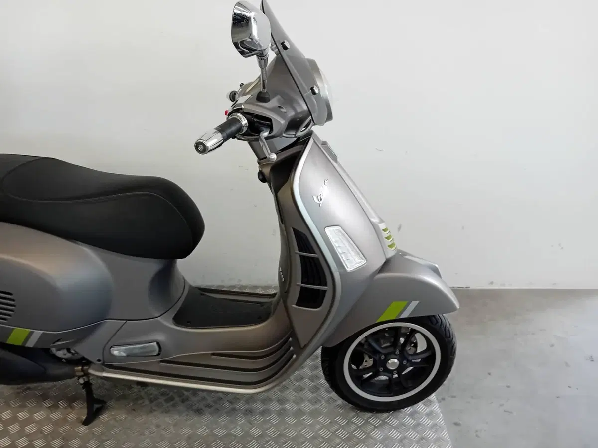 Vespa GTS 300 Super Tech (2023 - 24) (7)