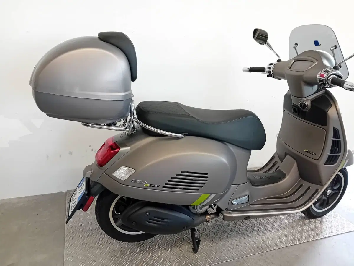 Vespa GTS 300 Super Tech (2023 - 24) (6)