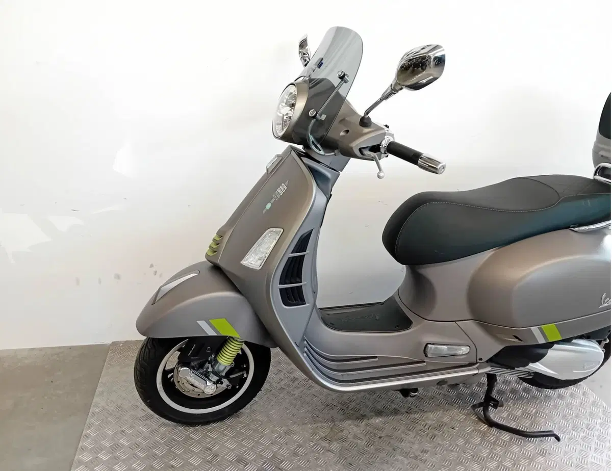 Vespa GTS 300 Super Tech (2023 - 24) (4)