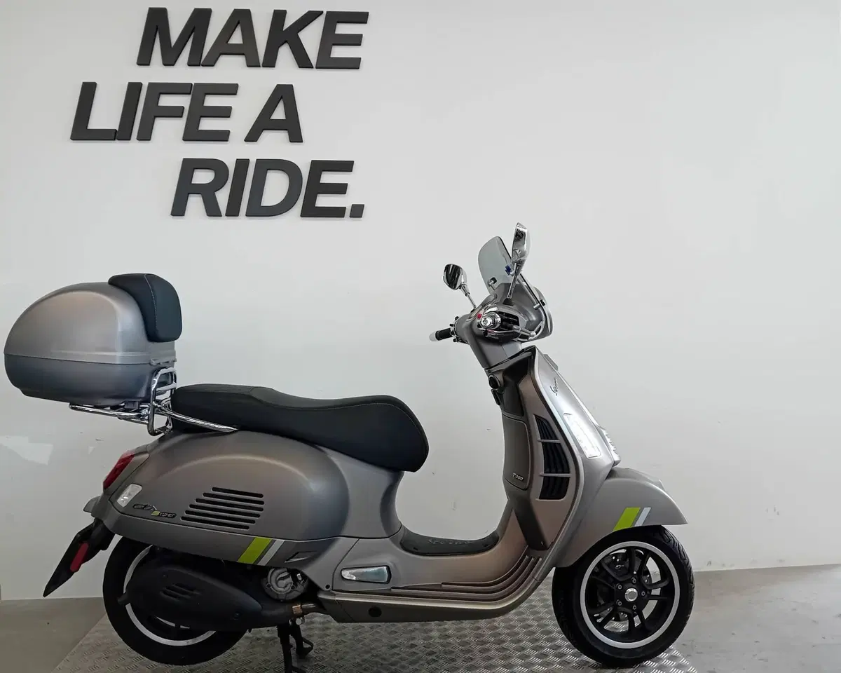 Vespa GTS 300 Super Tech (2023 - 24)