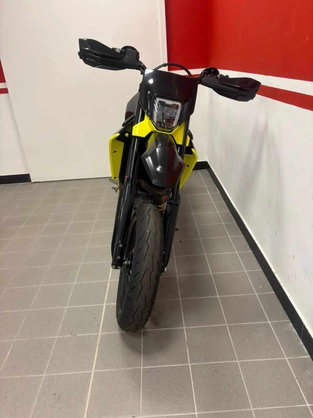 Husqvarna 701 Supermoto (2023 - 25) (2)