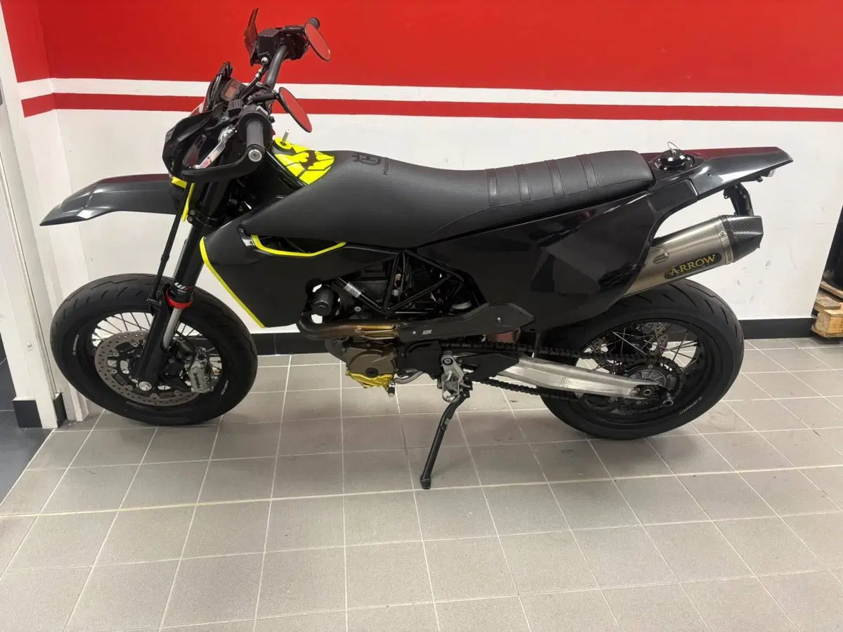 Husqvarna 701 Supermoto (2023 - 25) (3)