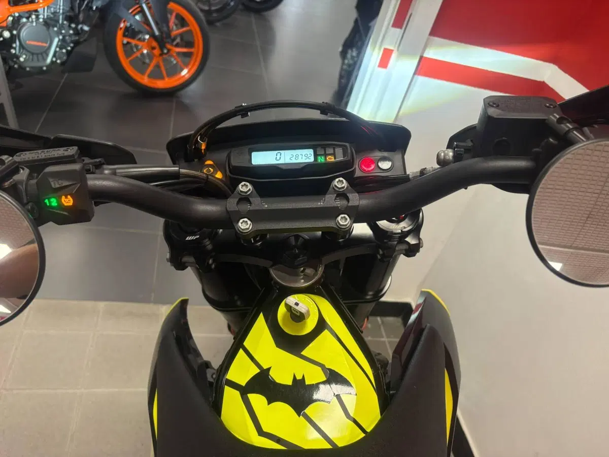 Husqvarna 701 Supermoto (2023 - 25) (4)