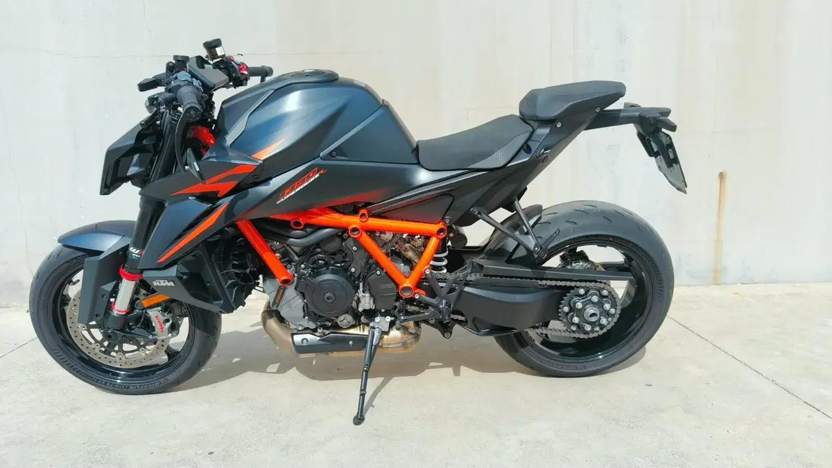 KTM 1390 Super Duke R (2024 - 26) (2)