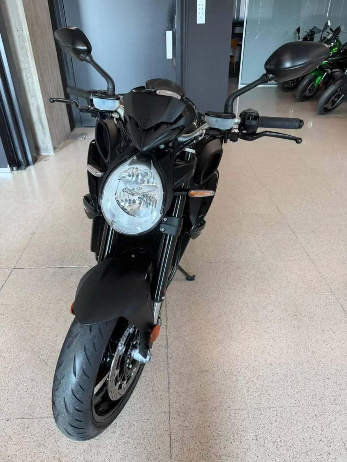 MV Agusta Brutale 800 R (2023 - 25) (2)