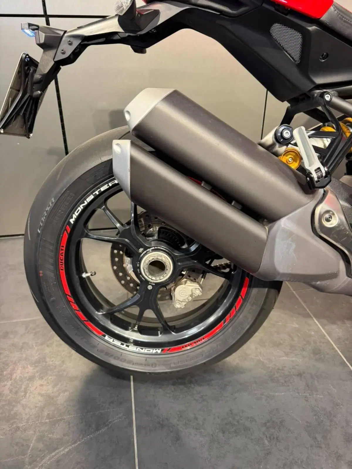 Ducati Monster 1200 R (2016 - 19) (8)