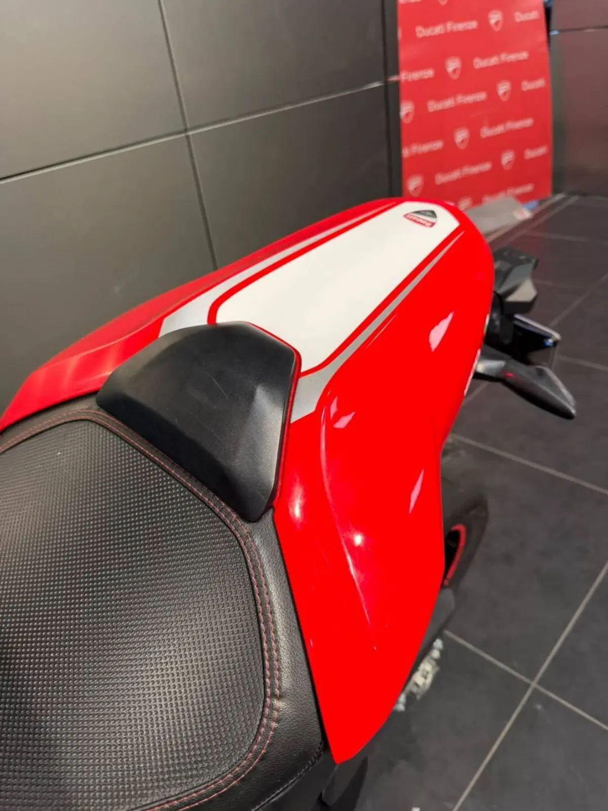 Ducati Monster 1200 R (2016 - 19) (10)