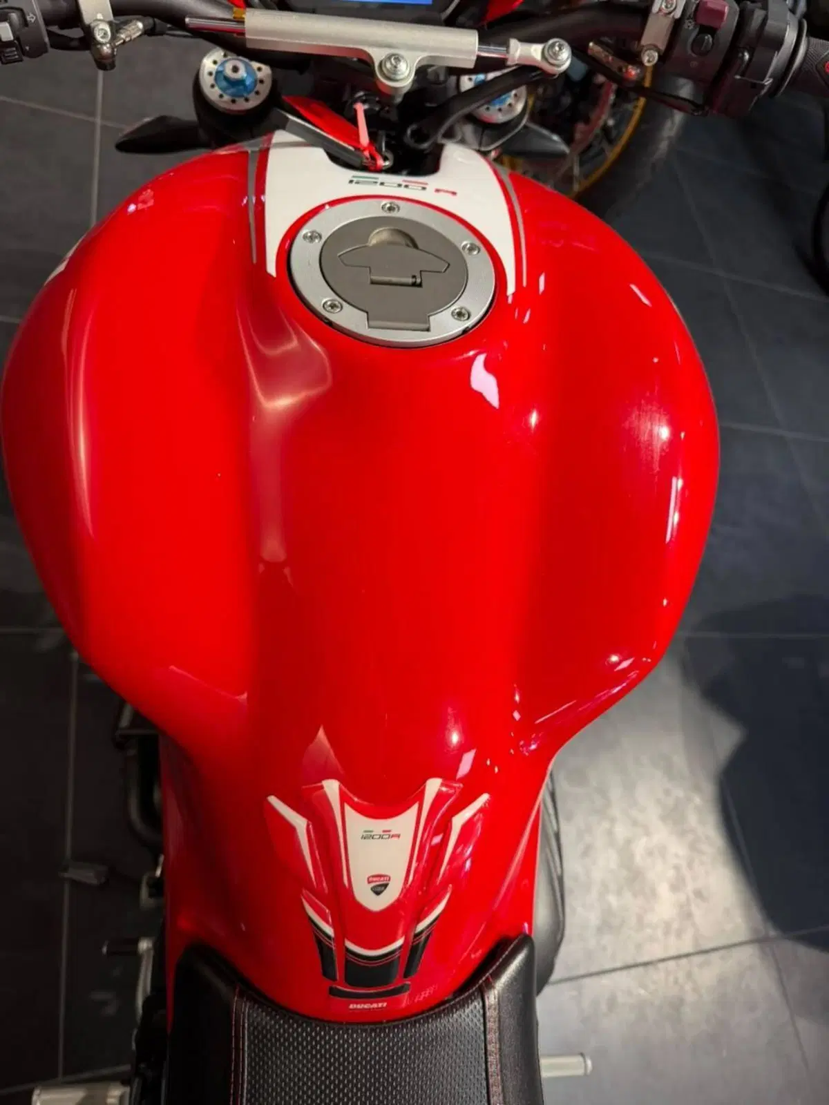 Ducati Monster 1200 R (2016 - 19) (14)
