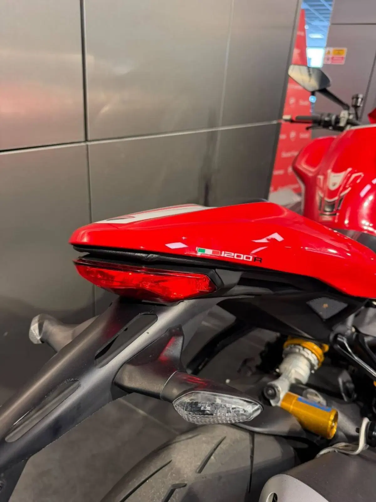 Ducati Monster 1200 R (2016 - 19) (15)