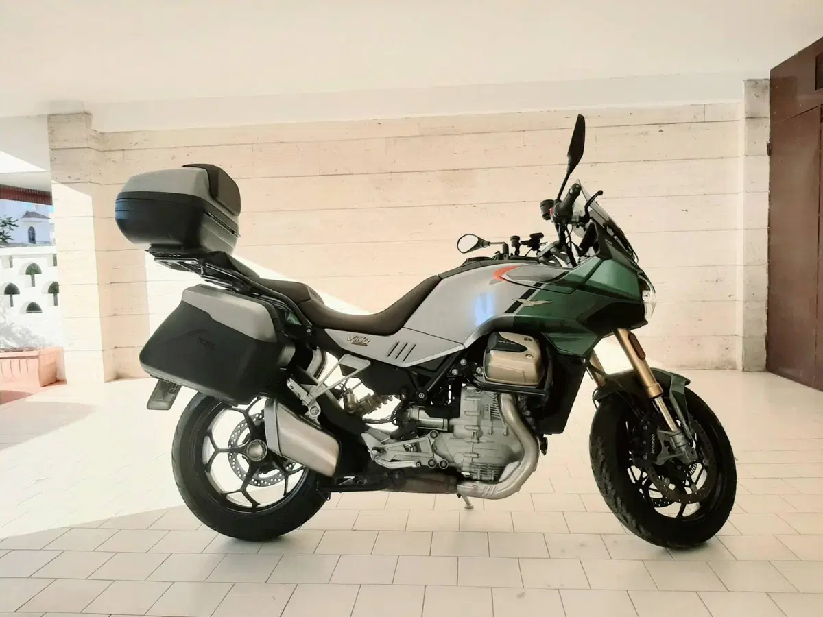 Moto Guzzi V100 Mandello S (2022 - 24) (2)