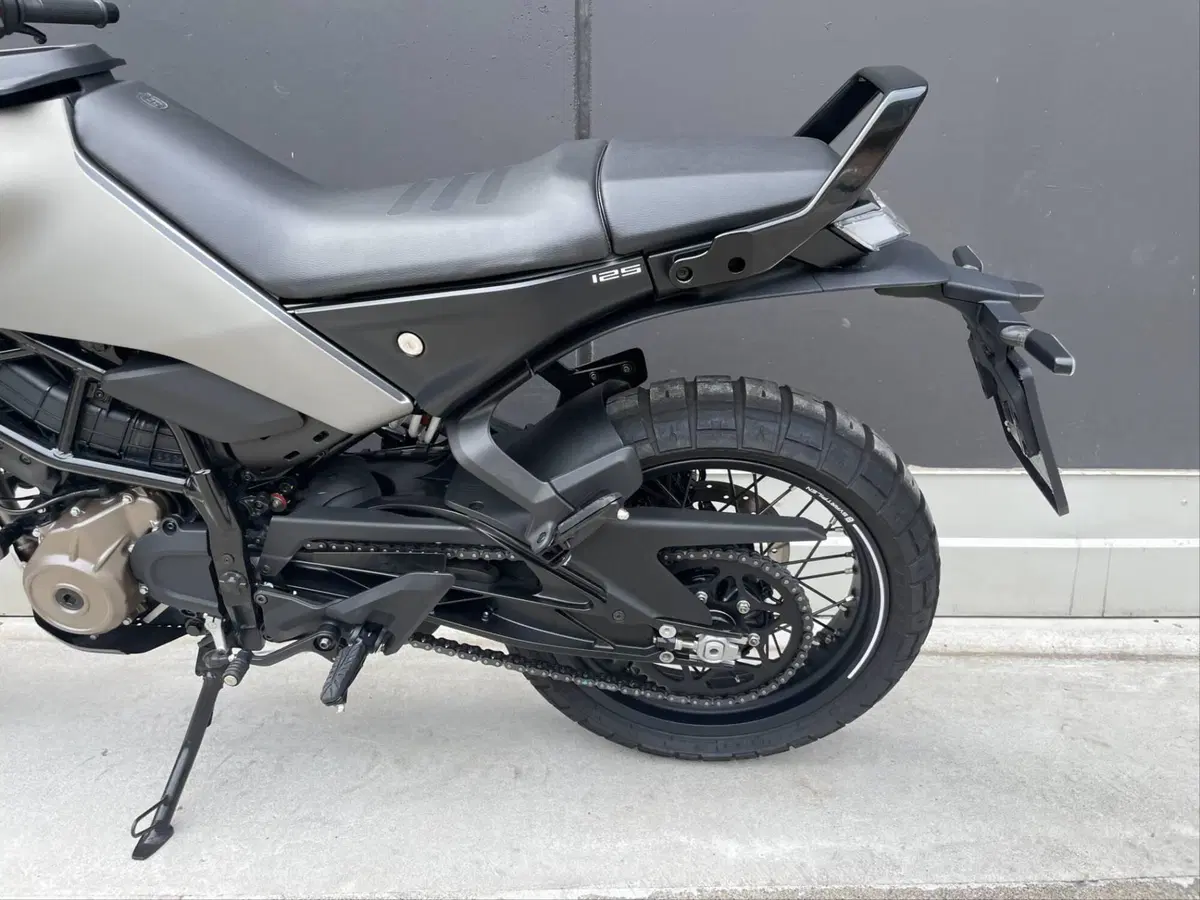Husqvarna Svartpilen 125 (2024 - 26) (5)