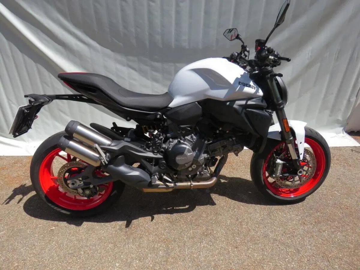Ducati Monster 890 (2026) (3)