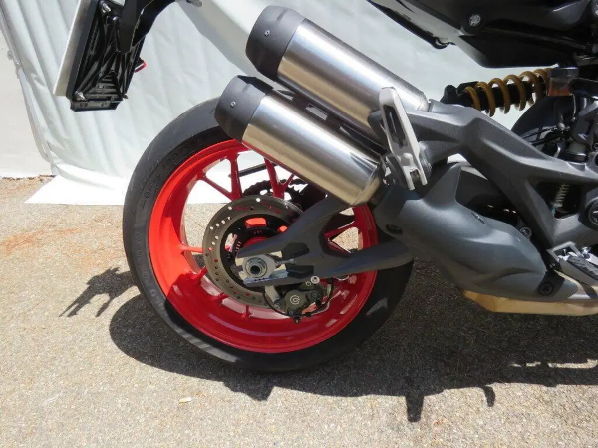 Ducati Monster 890 (2026) (9)