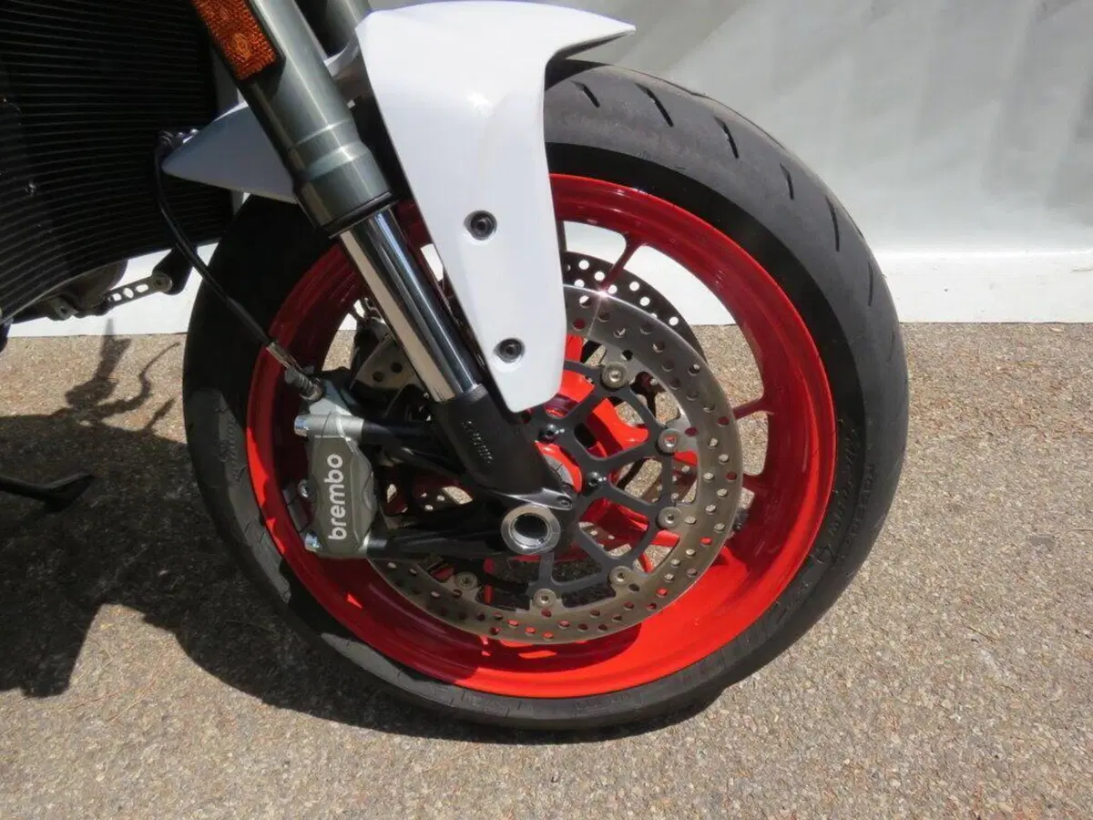 Ducati Monster 890 (2026) (8)