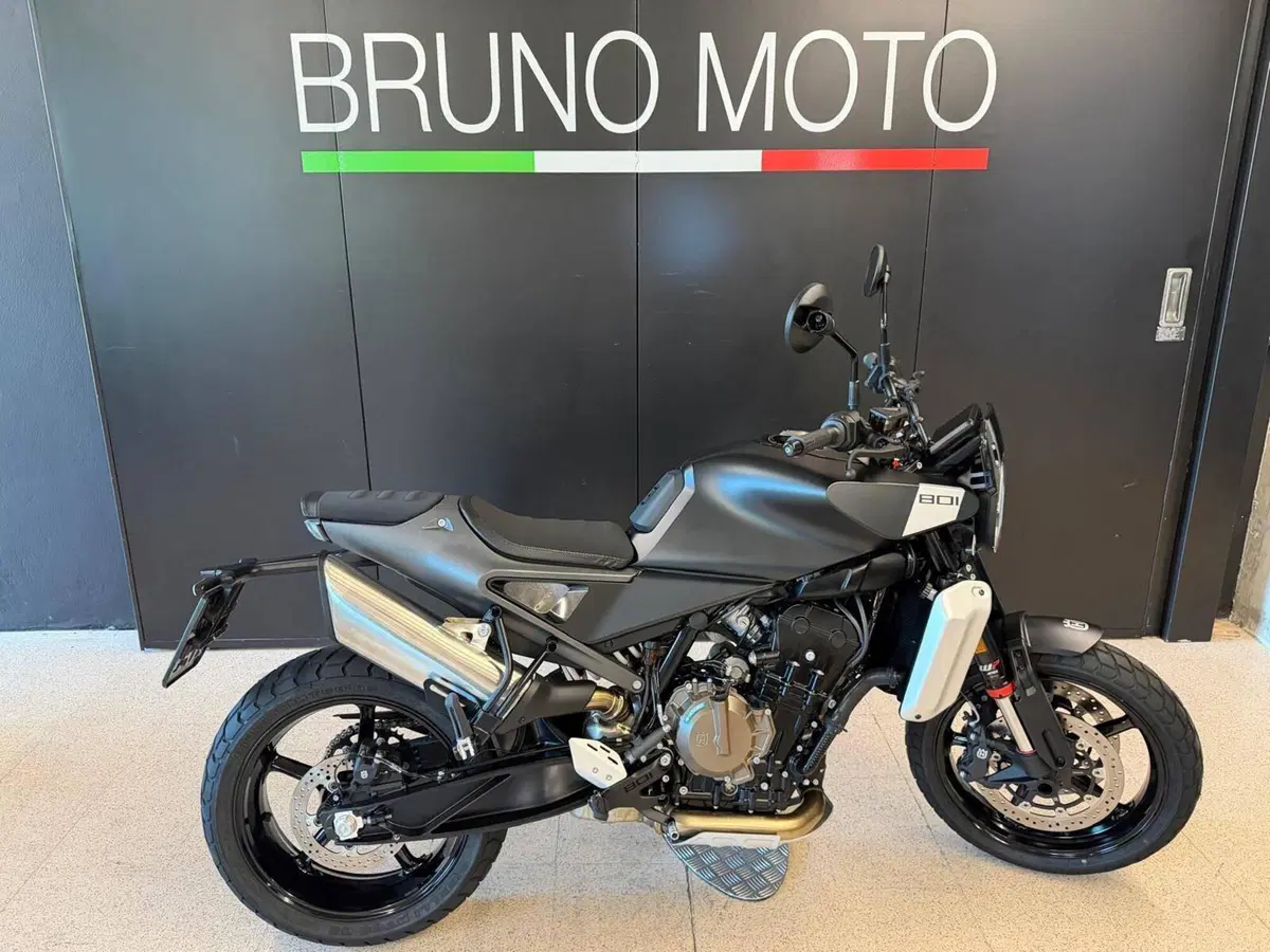 Husqvarna Svartpilen 801 (2024 - 26)