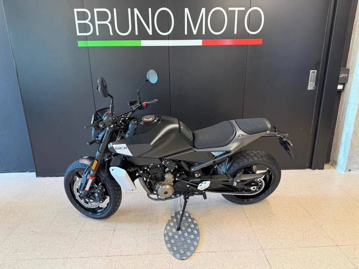 Husqvarna Svartpilen 801 (2024 - 26) (3)