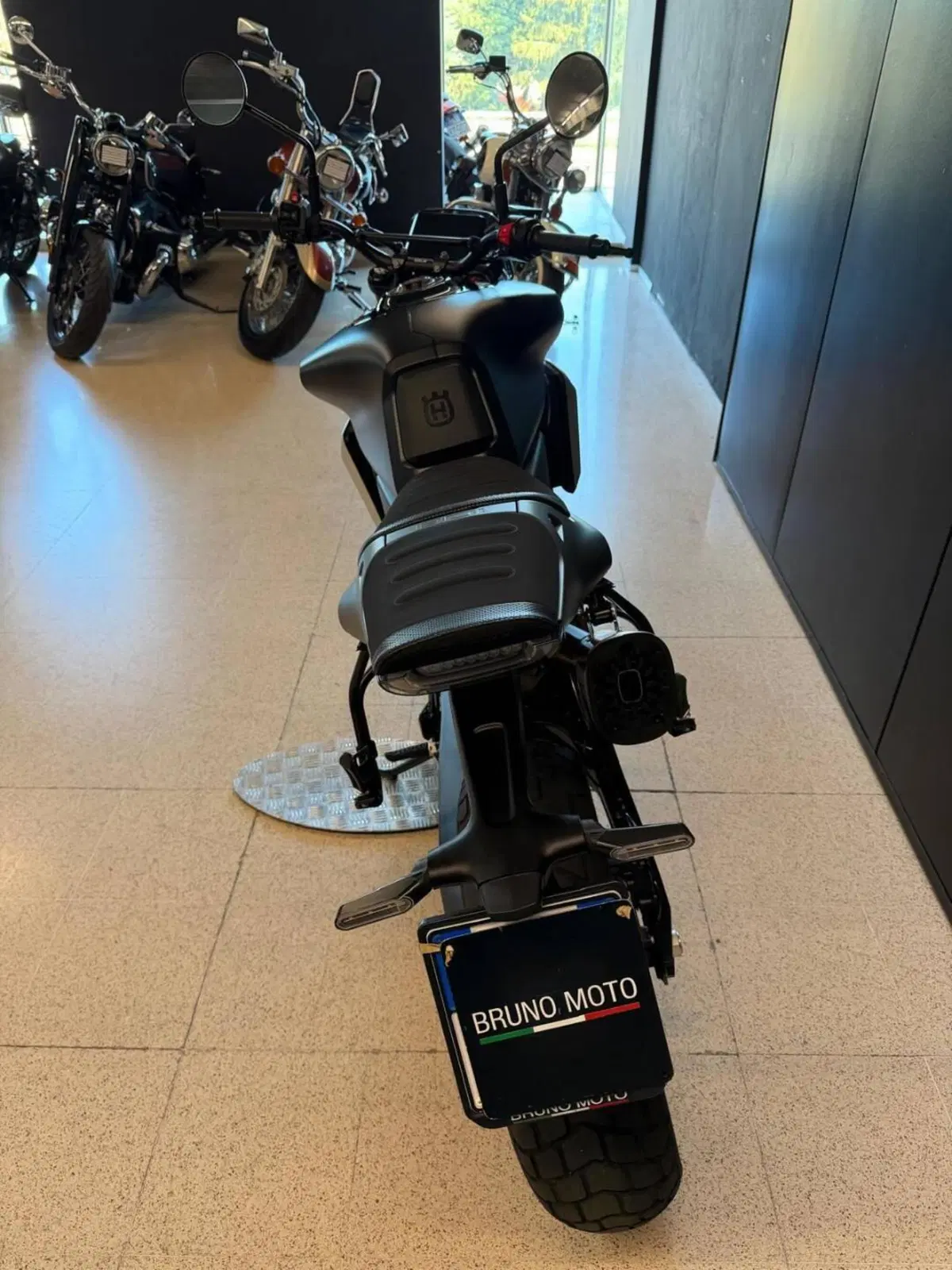 Husqvarna Svartpilen 801 (2024 - 26) (4)