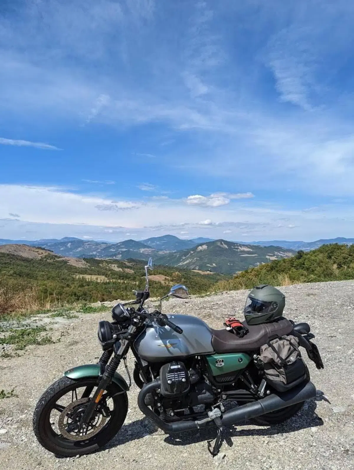 Moto Guzzi V7 Stone Centenario (2021 - 22) (3)