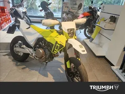 Husqvarna 701 Supermoto (2026) usata