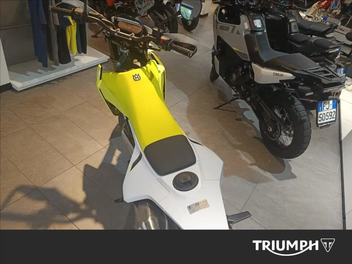 Husqvarna 701 Supermoto (2026) (3)