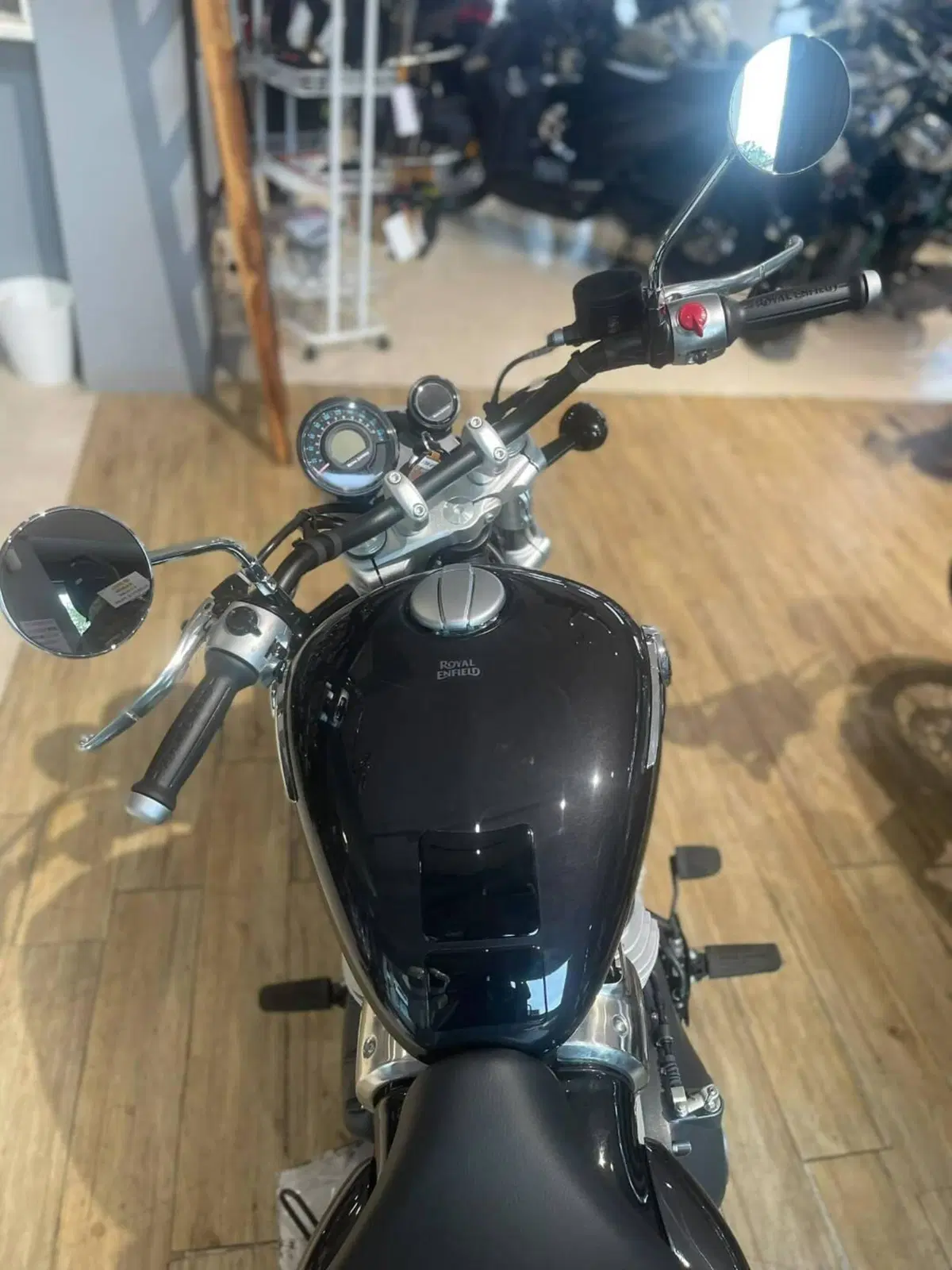 Royal Enfield Super Meteor 650 (2023 - 26) (2)