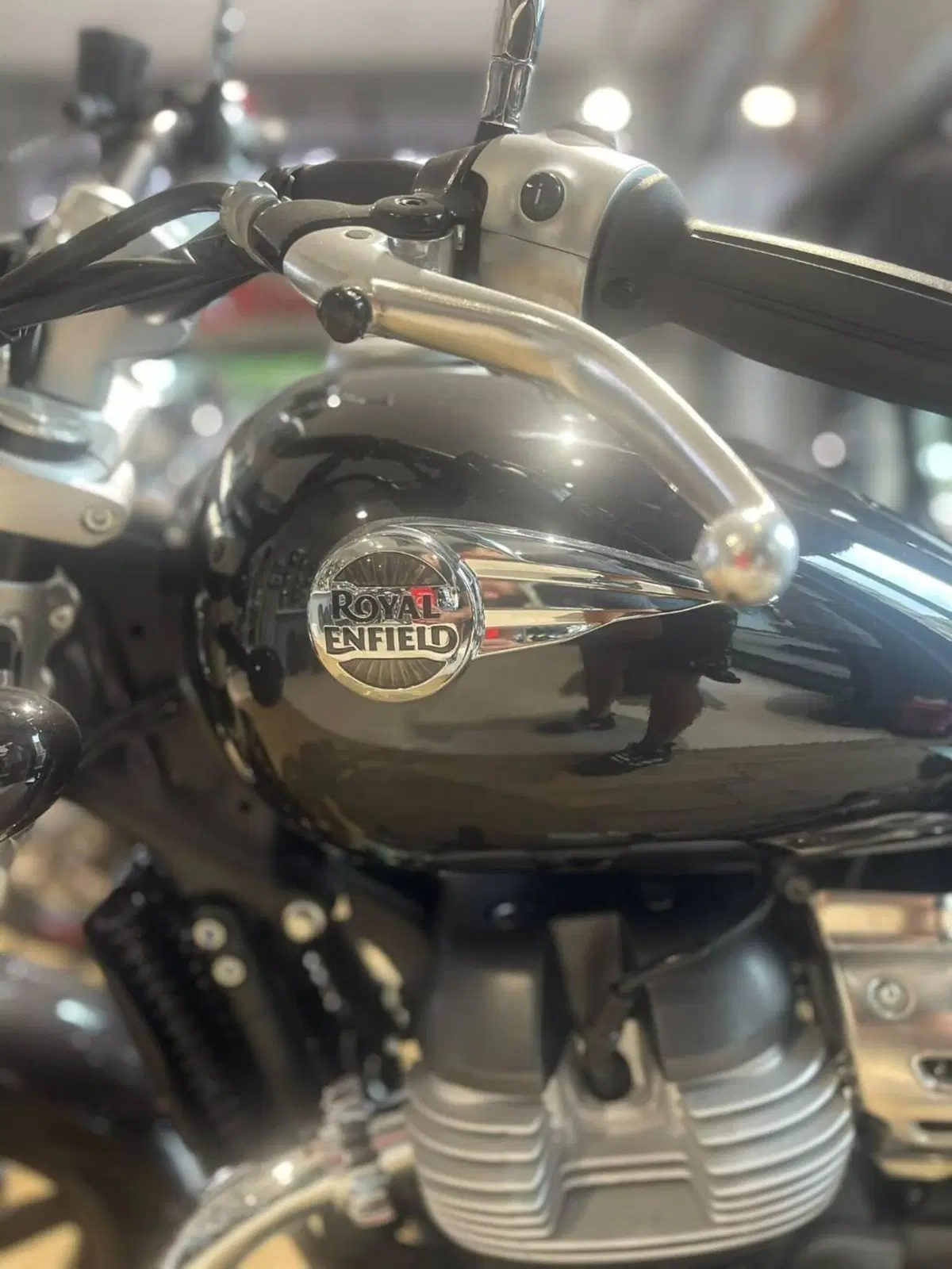 Royal Enfield Super Meteor 650 (2023 - 26) (4)