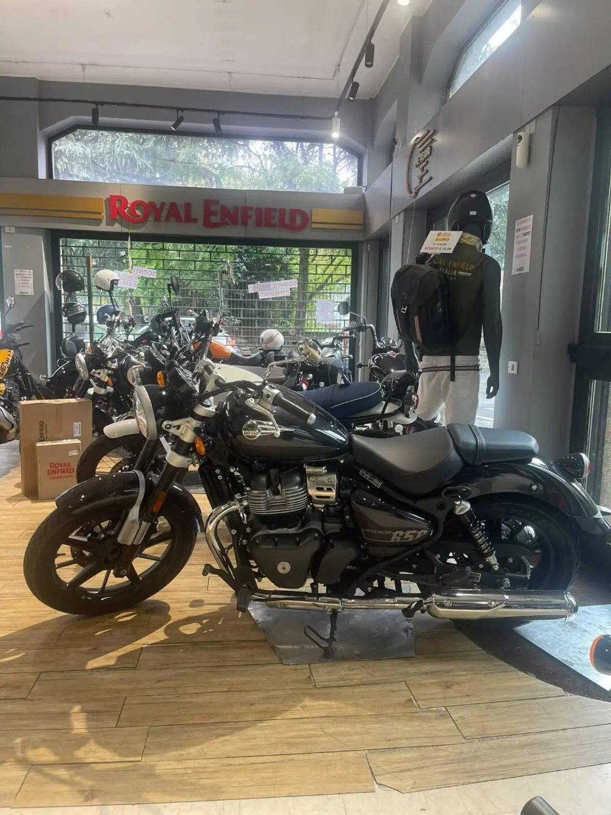 Royal Enfield Super Meteor 650 (2023 - 26) (5)