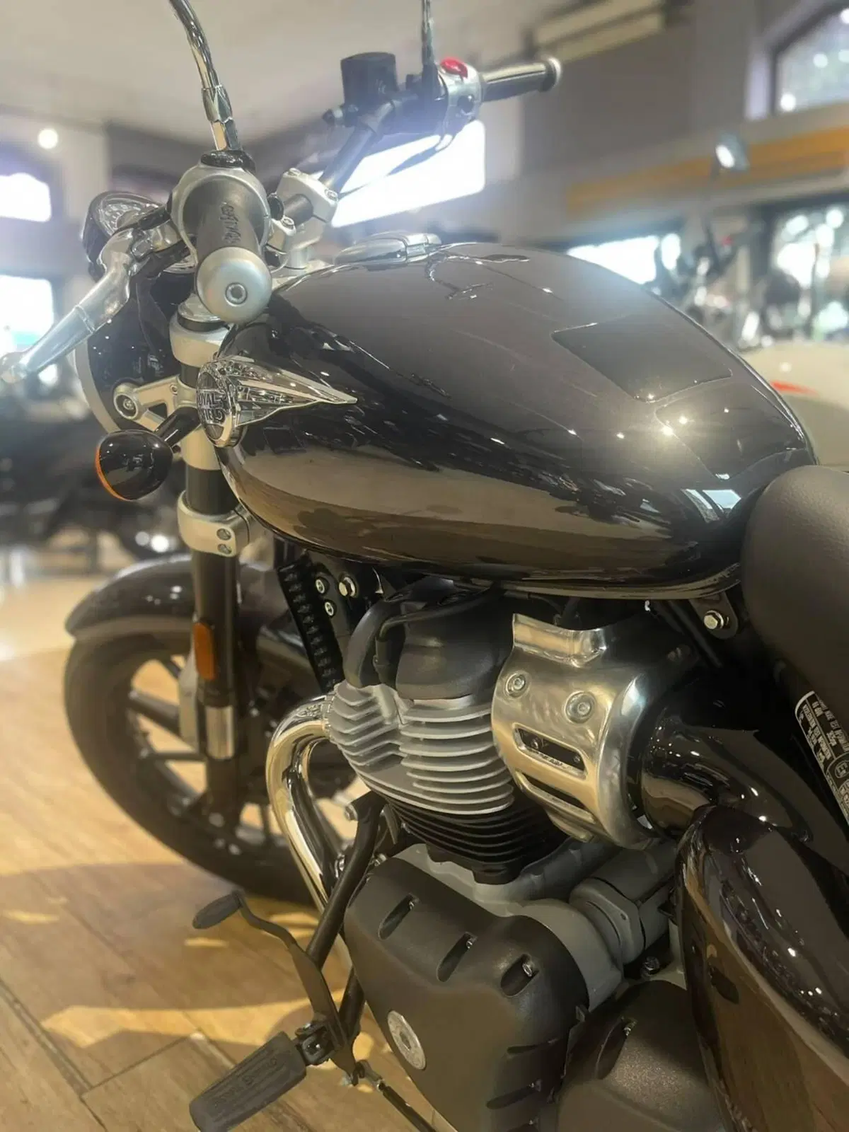Royal Enfield Super Meteor 650 (2023 - 26) (6)