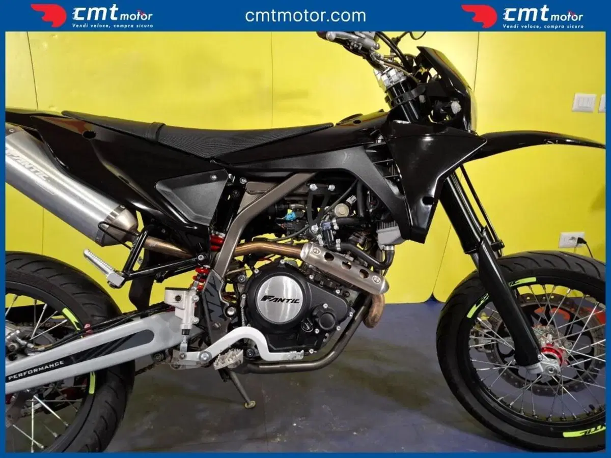 Fantic Motor XMF 125 Motard Performance 4T (2023 - 24) (5)