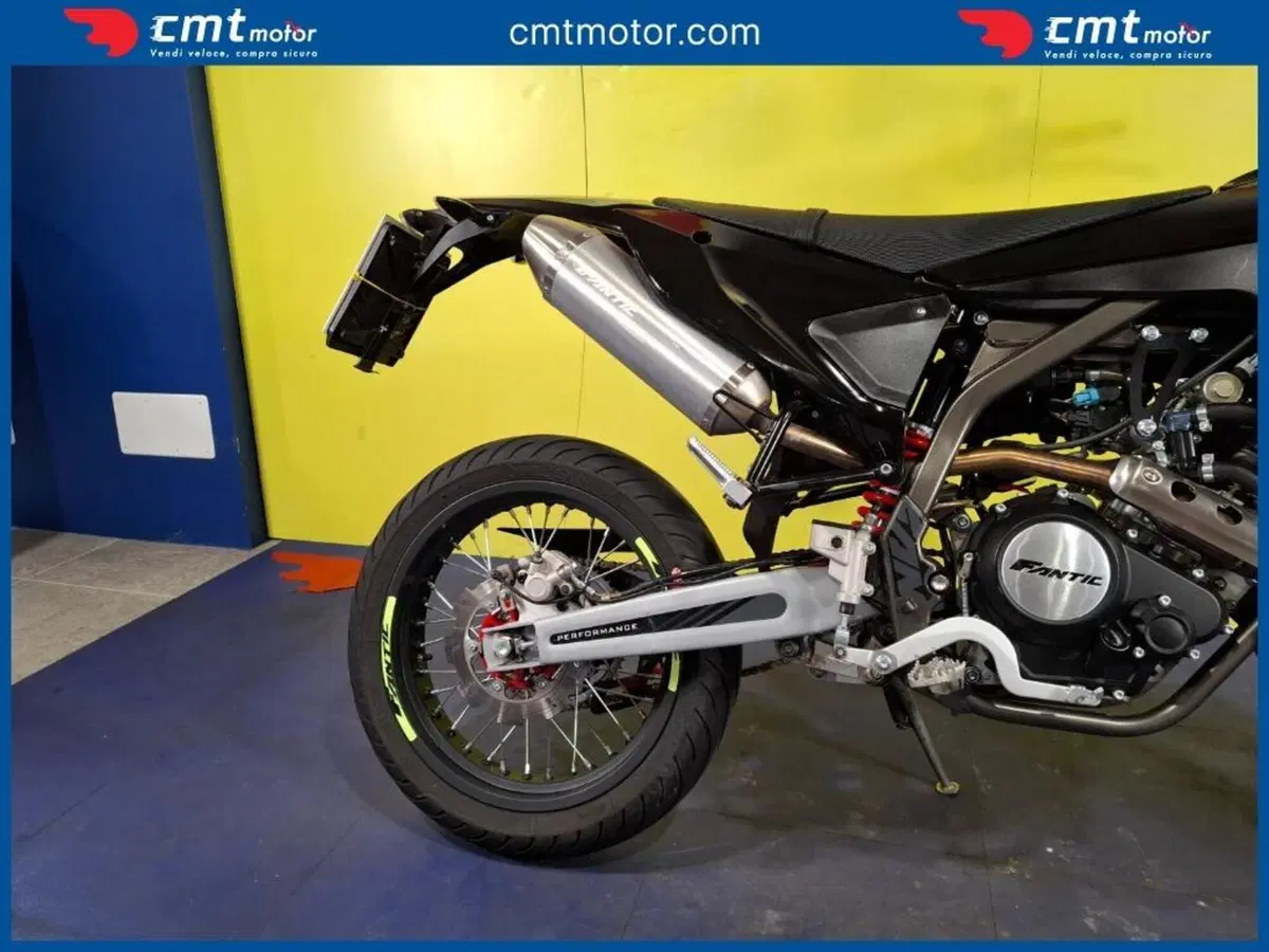 Fantic Motor XMF 125 Motard Performance 4T (2023 - 24) (6)