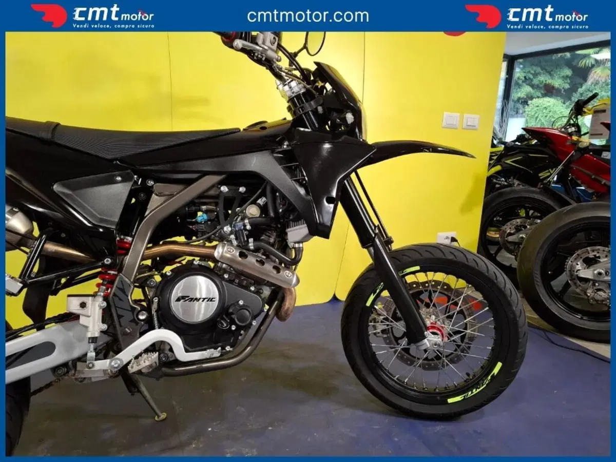 Fantic Motor XMF 125 Motard Performance 4T (2023 - 24) (7)