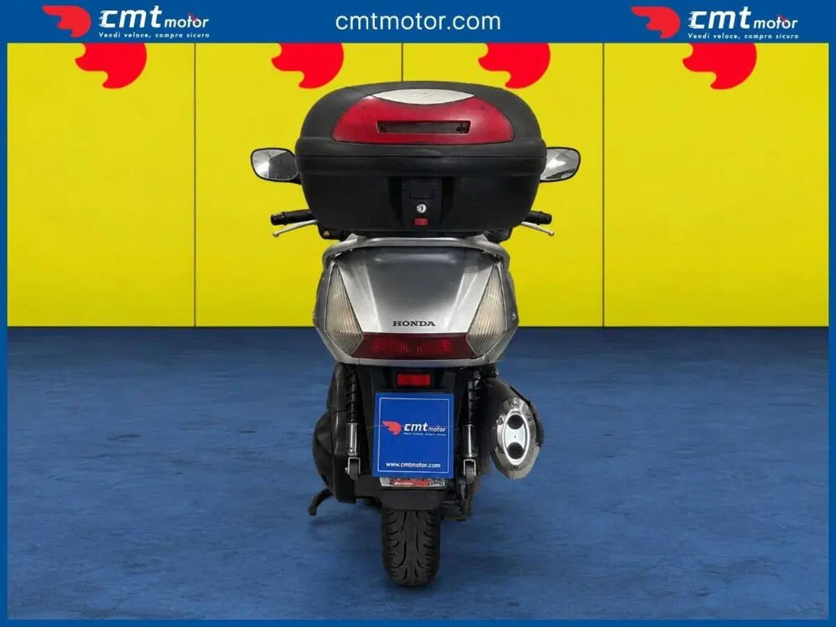 Honda Silver Wing 600 (2001 - 05) (4)