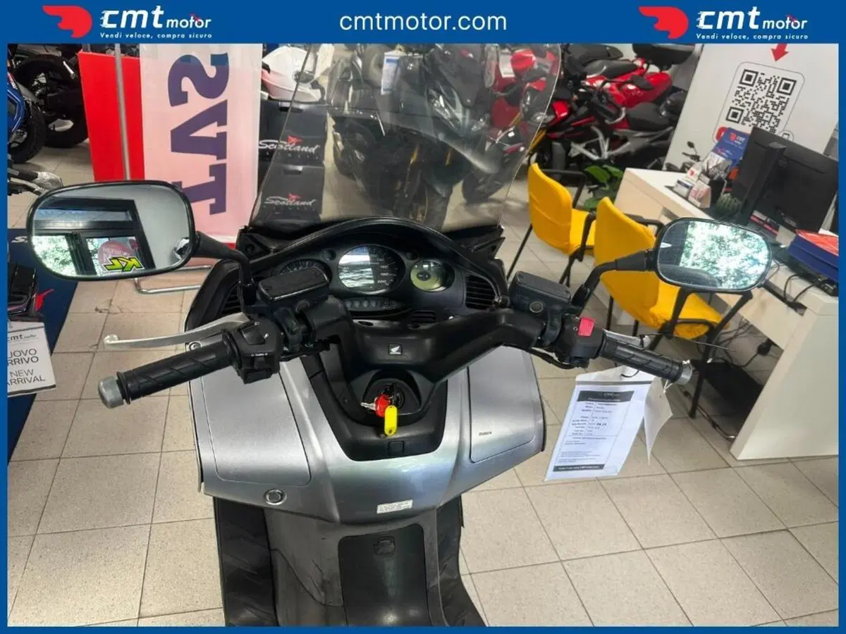 Honda Silver Wing 600 (2001 - 05) (8)
