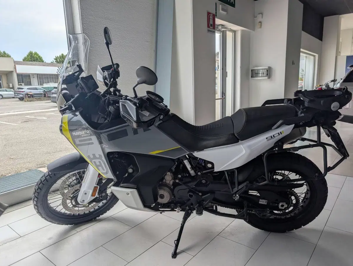 Husqvarna Norden 901 (2022 - 26) (2)