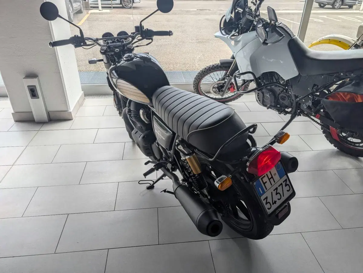 Royal Enfield Interceptor 650 (2021 - 26) (4)