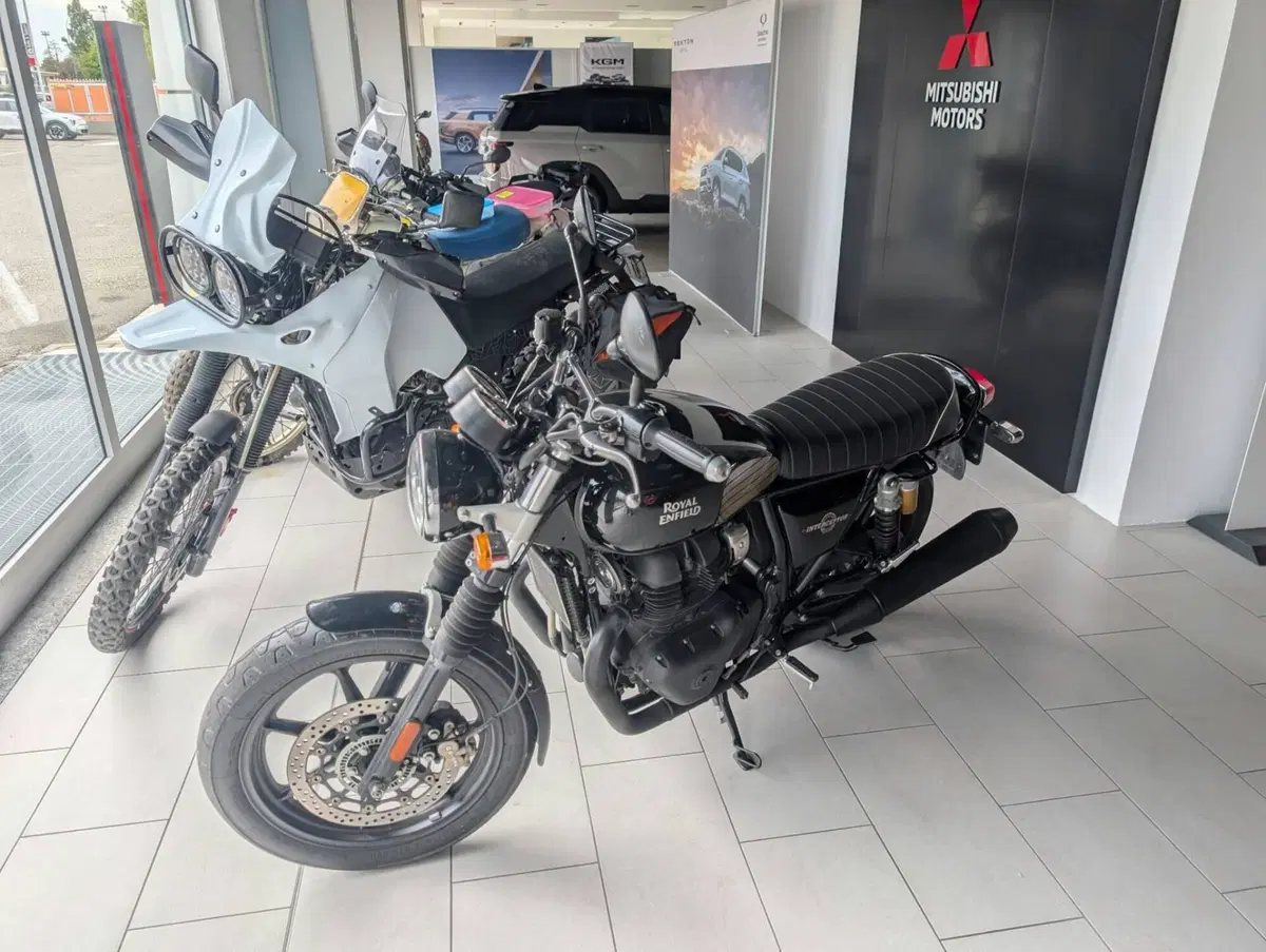 Royal Enfield Interceptor 650 (2021 - 26) (2)