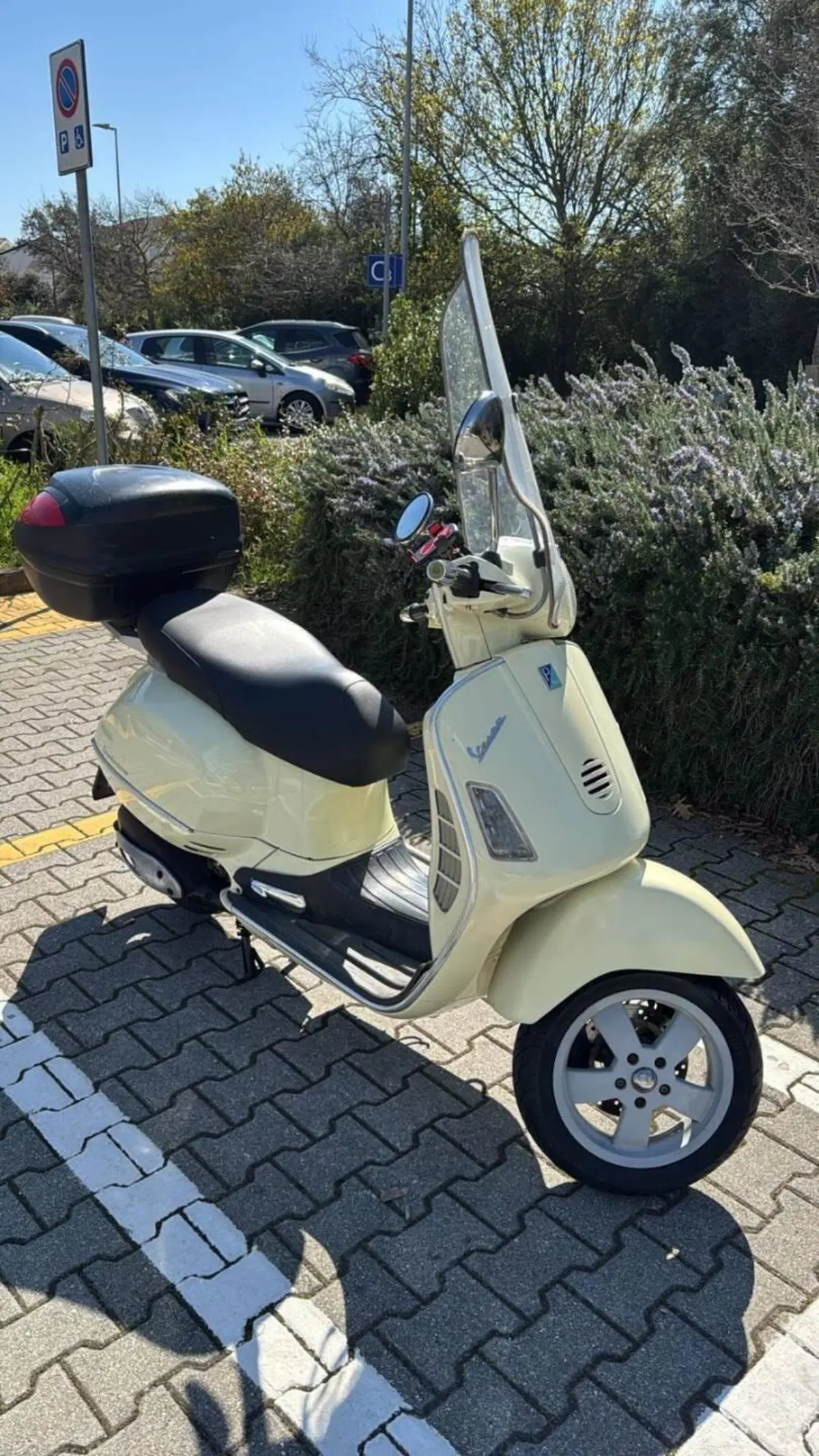 Vespa Granturismo 200 L (3)