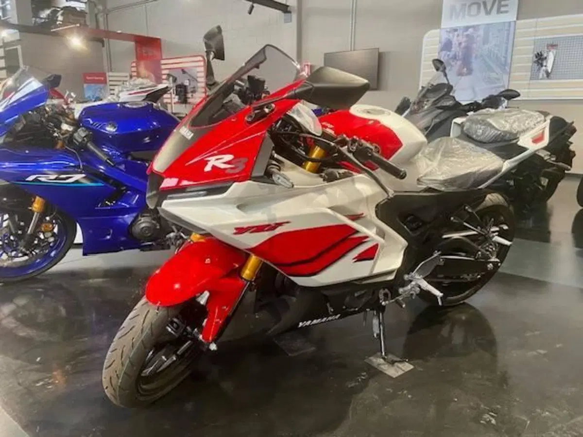 Yamaha YZF R3 70th (2026) (2)