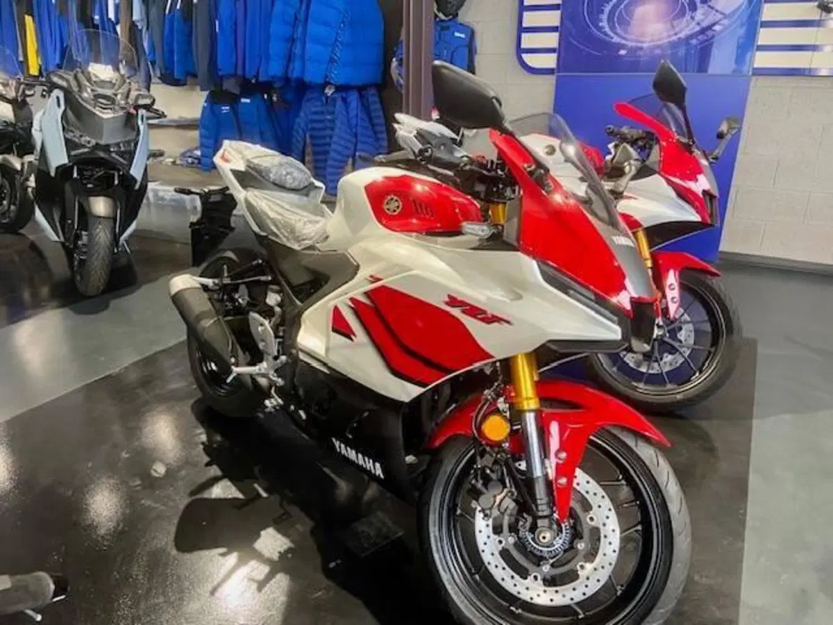Yamaha YZF R3 70th (2026) (3)