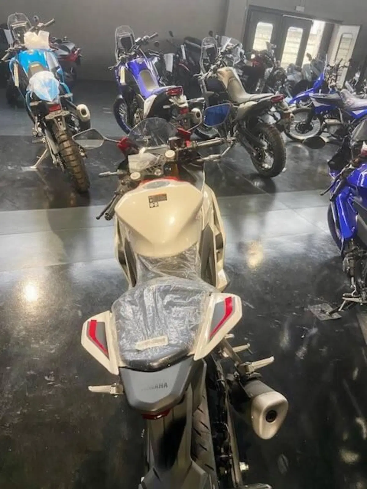Yamaha YZF R3 70th (2026) (4)