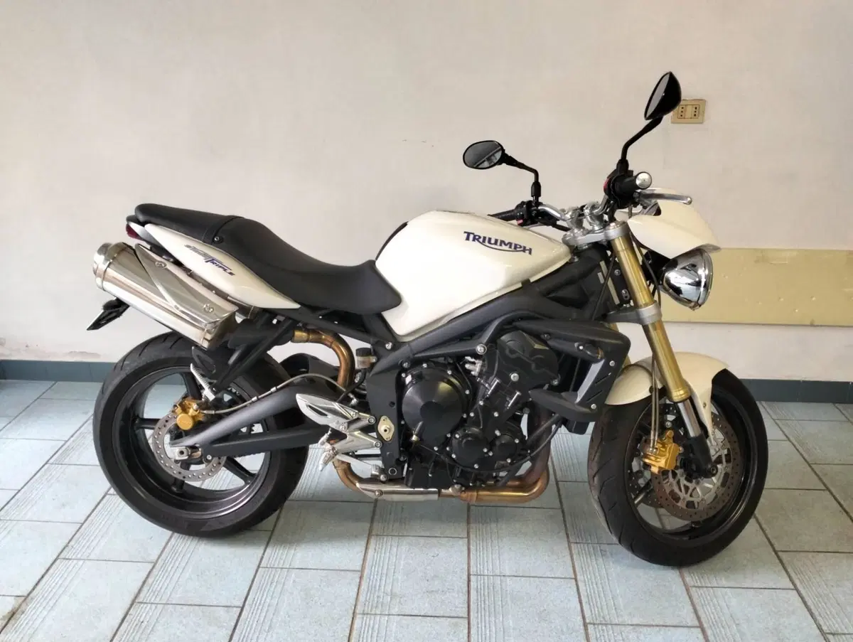 Triumph Street Triple (2007 - 12) (3)