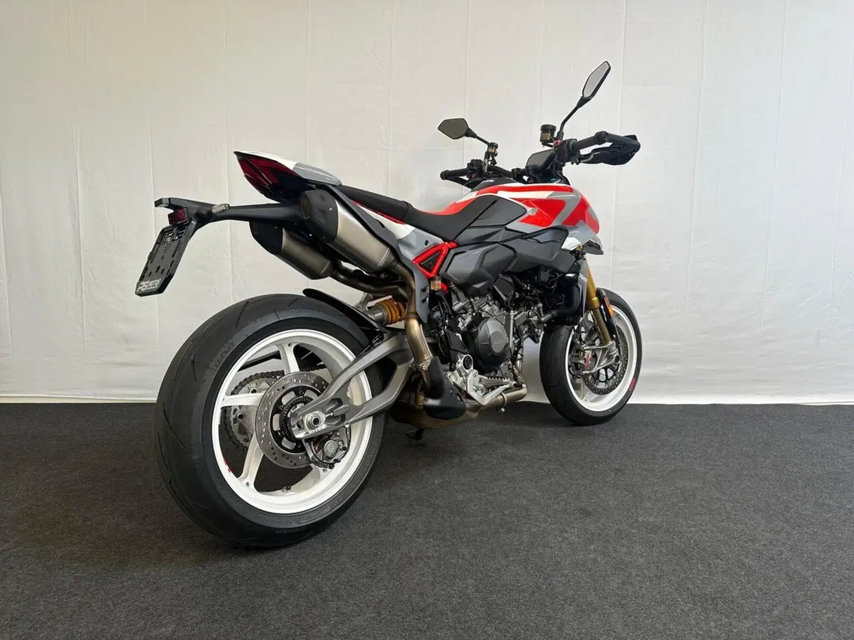 Ducati Hypermotard V2 SP (2026)