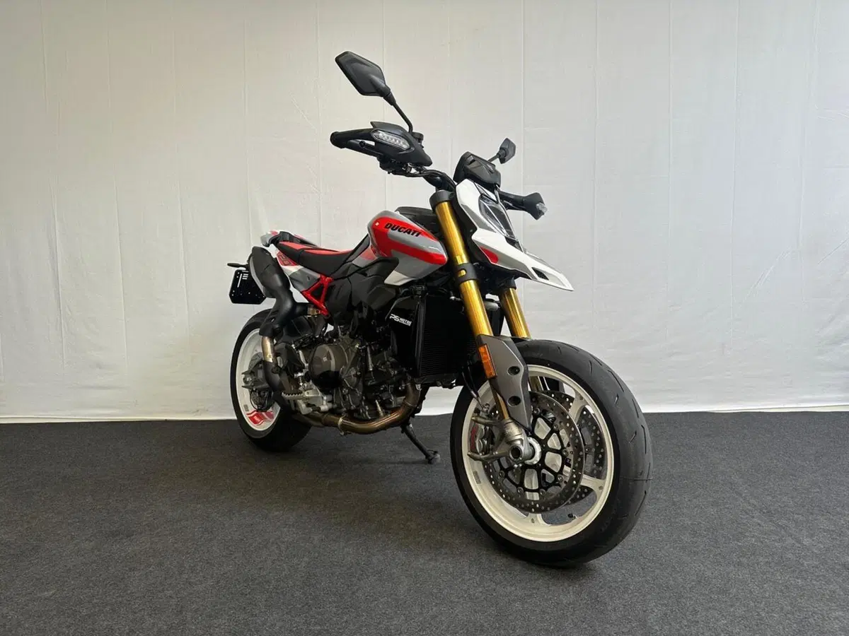 Ducati Hypermotard V2 SP (2026) (5)