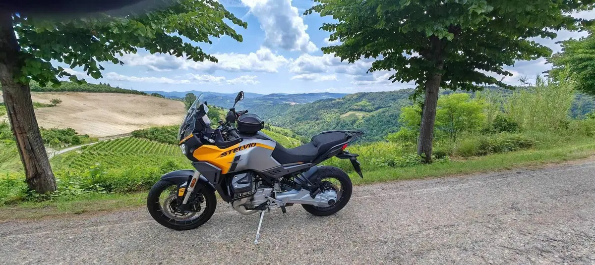 Moto Guzzi Stelvio (2024 - 26) (2)