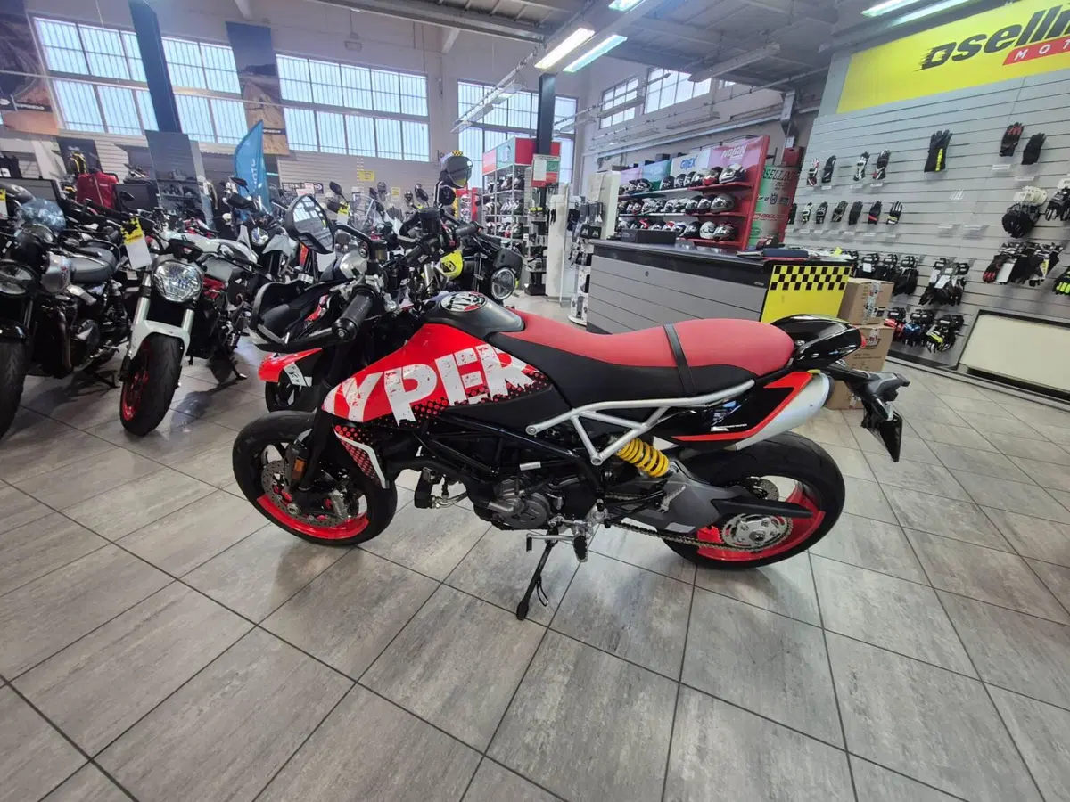 Ducati Hypermotard 950 RVE (2020) (2)