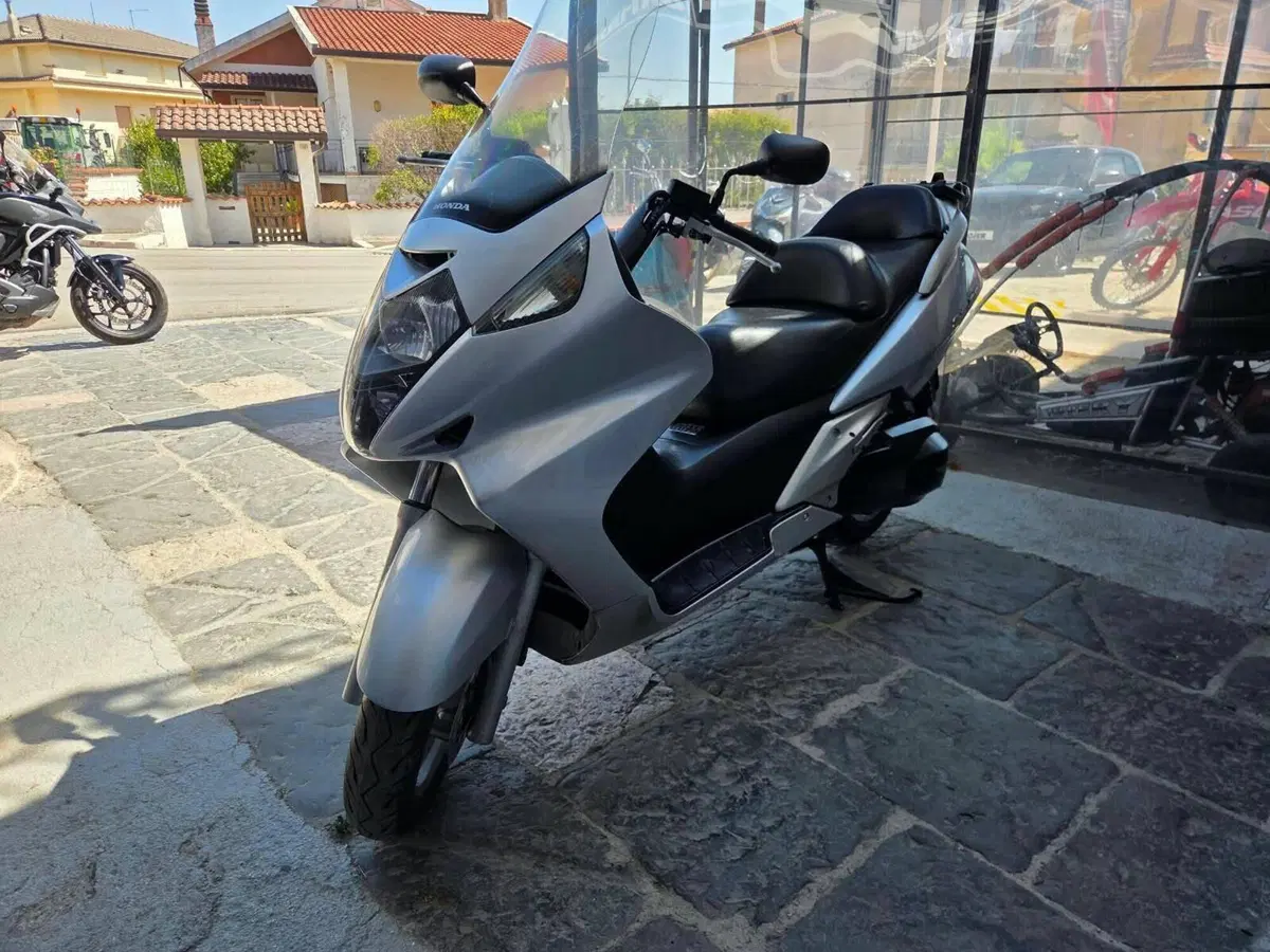 Honda Silver Wing 600 (2001 - 05) (3)