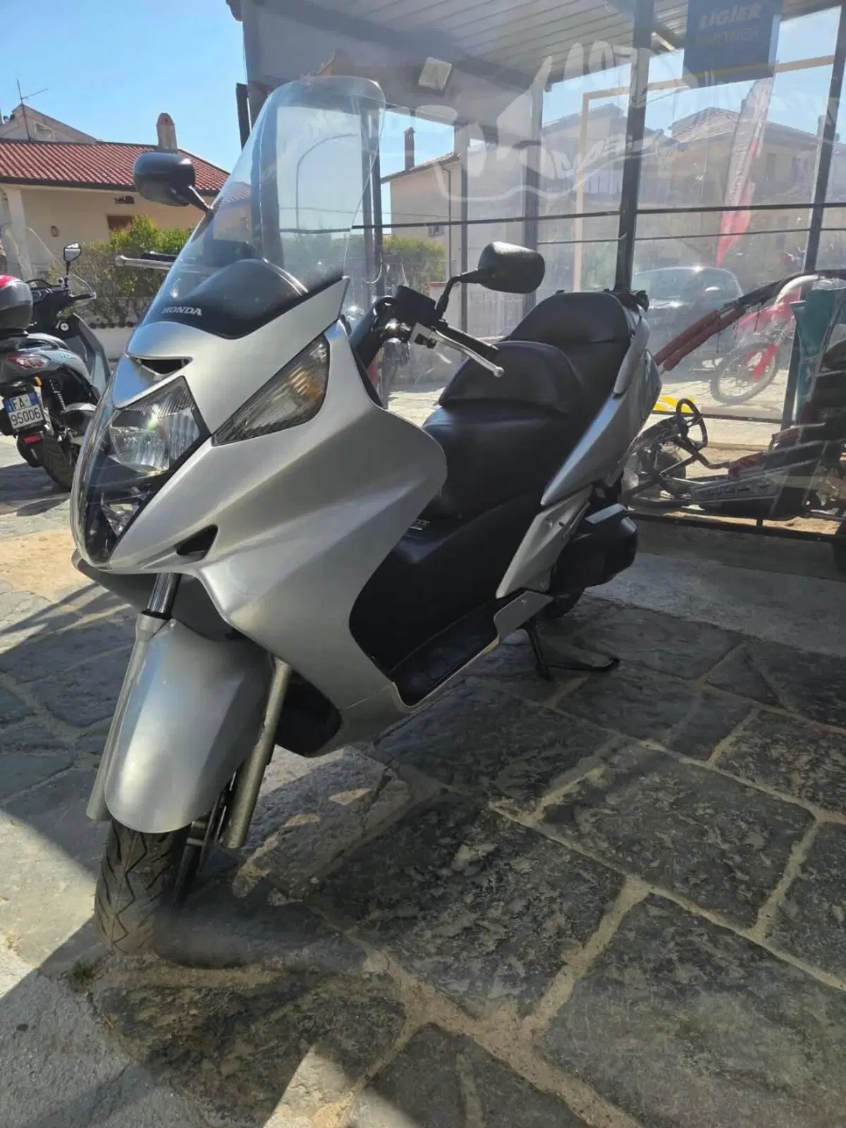 Honda Silver Wing 600 (2001 - 05) (5)
