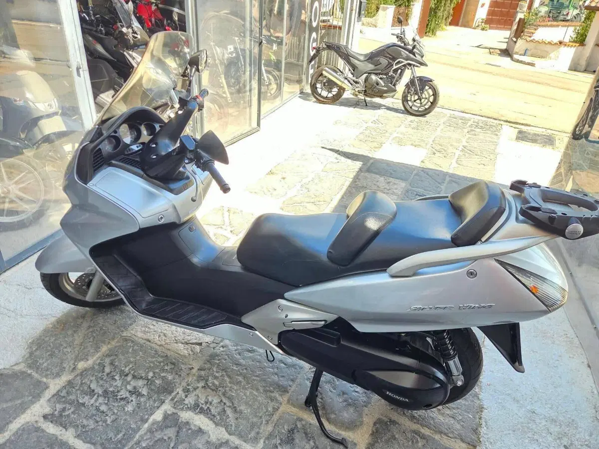 Honda Silver Wing 600 (2001 - 05) (6)