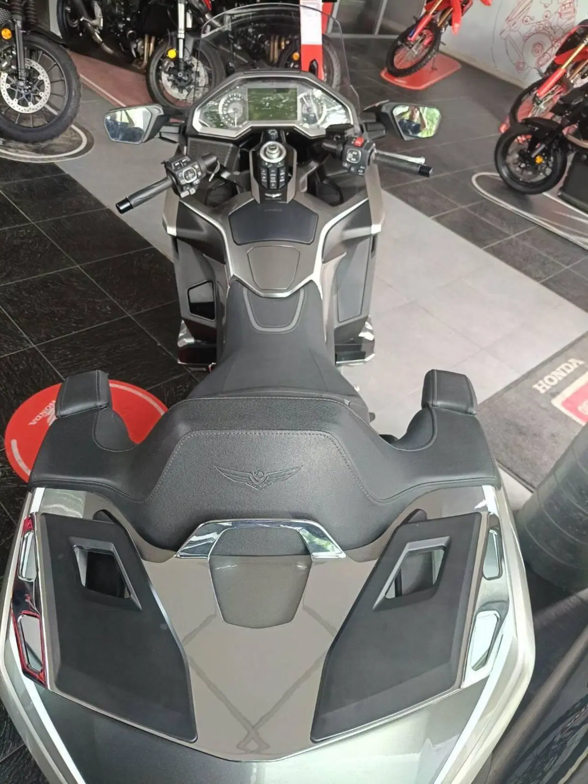 Honda GL 1800 Gold Wing DCT (2021 - 24) (2)