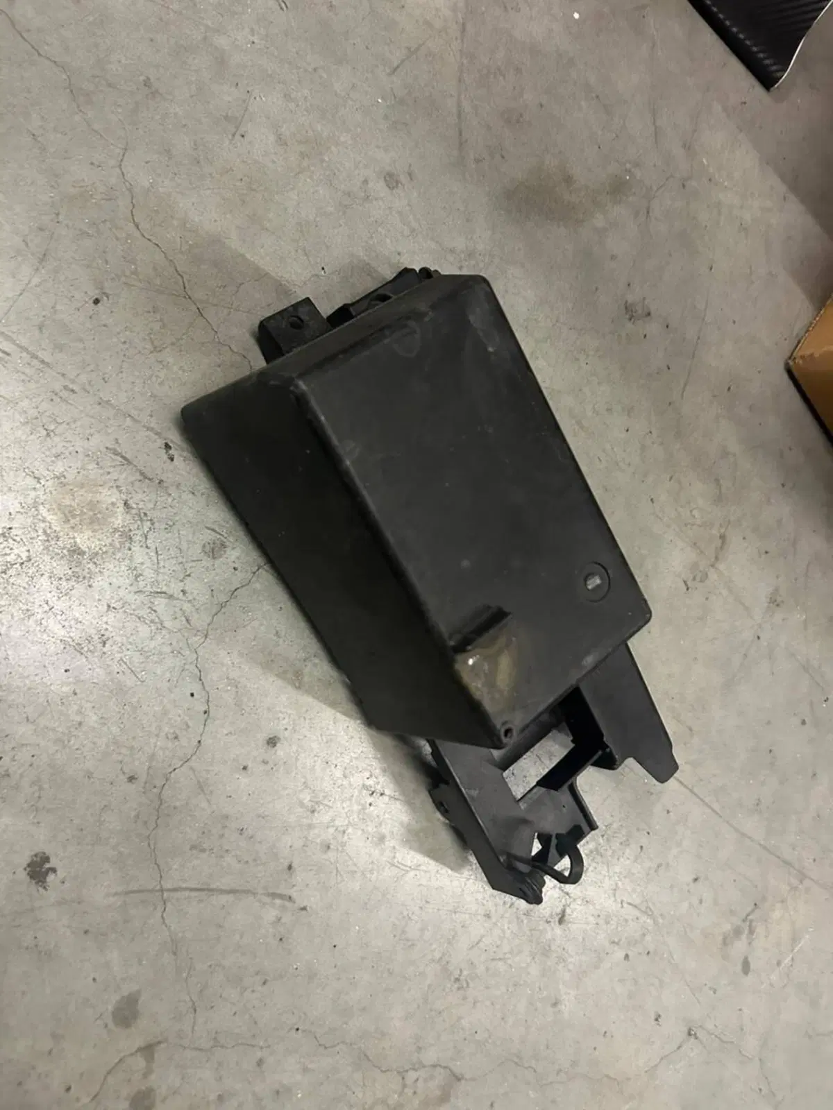 Cestello batteria Kawasaki ER6N 2006/2009 (2)